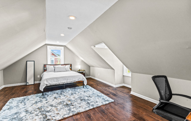 206 E 37 ST