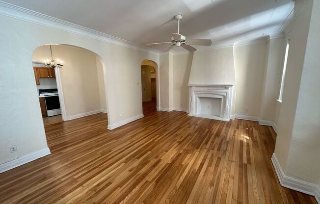 1 bed, 1 bath, 985 sqft, $1,485, Unit New King Edward  304