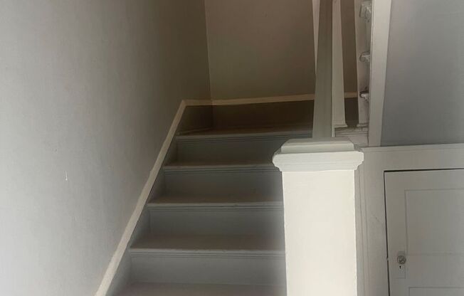 3 beds, 1 bath, 1,260 sqft, $1,250, Unit 548 w 25th Street