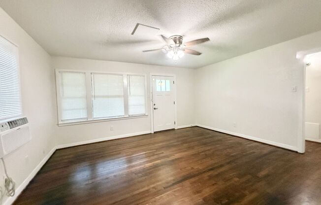 Adorable 2/1 Craftsman Bungalow Near Southside Elementary