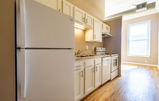 Studio, 1 bath, $899, Unit 3819 Jones St #206