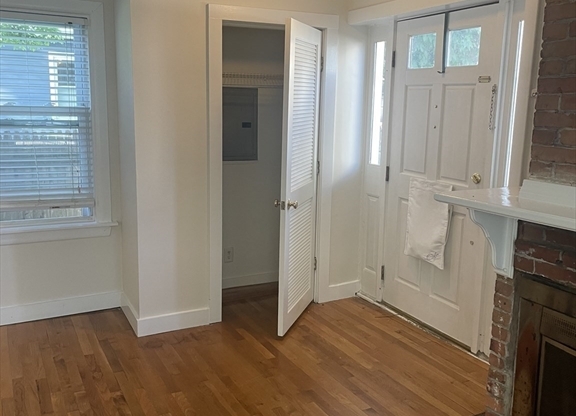 1 bed, 1 bath, 650 sqft, $2,300, Unit 1