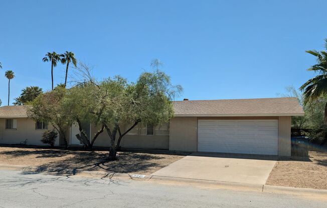 EXCEPTIONAL AREA/NEIGHBORHOOD-4 Bedrooms~Scottsdale Schools~1/2 Acre Lot