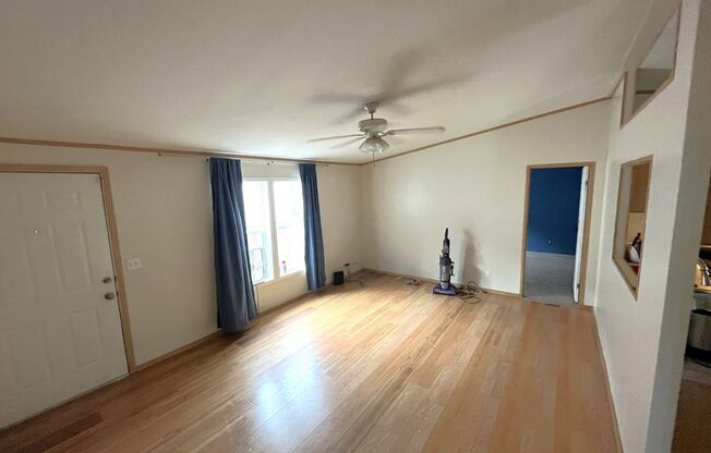 Great Location! 3 Bed, 2 Bath West-Flagstaff Home - Students & Pets OK! Avail Aug 10th!