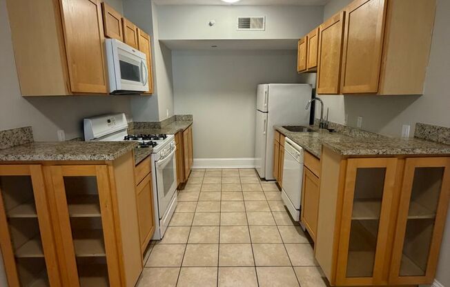 2 beds, 1 bath, 800 sqft, $1,475, Unit 200
