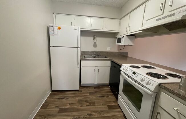 2 beds, 1 bath, 945 sqft, $1,325, Unit 8723-201