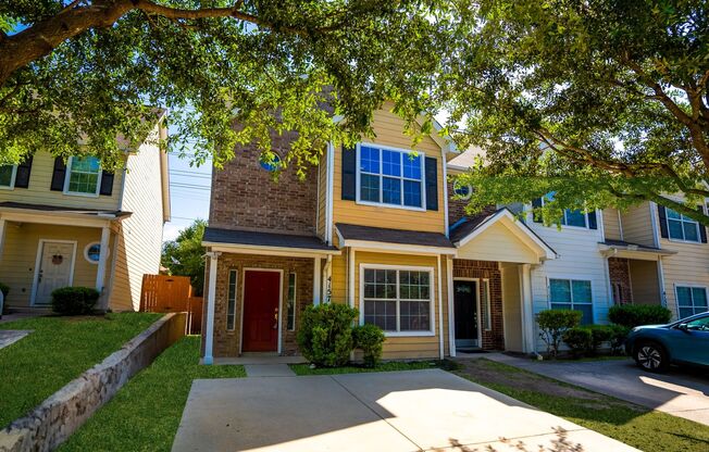 4 Bed 3 Bathroom Townhome - 4157 St Charles Bay