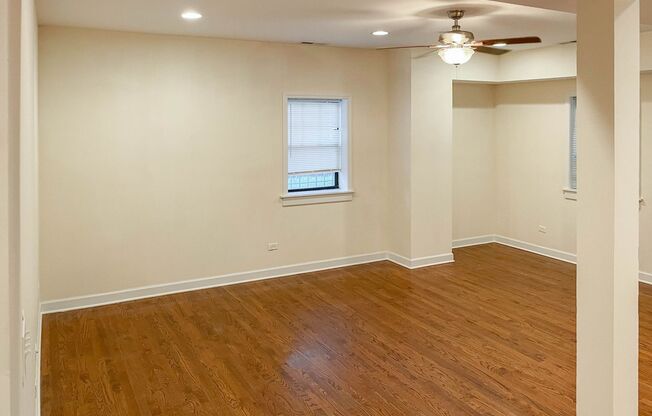 3 beds, 2 baths, 1,270 sqft, $3,100, Unit 1827L-G