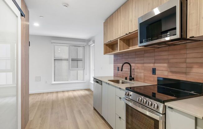 Studio, 1 bath, 306 sqft, $1,371, Unit 307