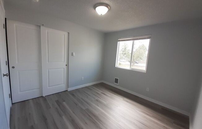 2 beds, 1 bath, 700 sqft, $1,221, Unit 8