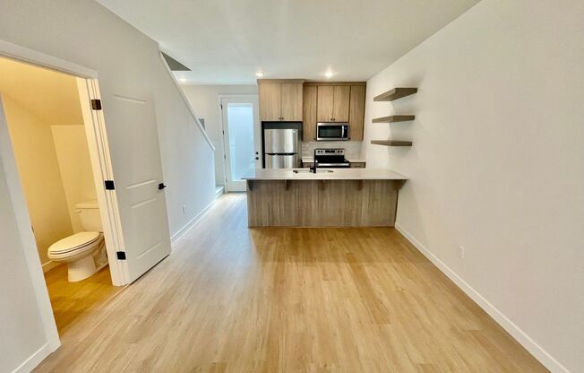 BRAND NEW 2BD/2.5B High-End Townhouse with Private Back Patio & Washer/Dryer