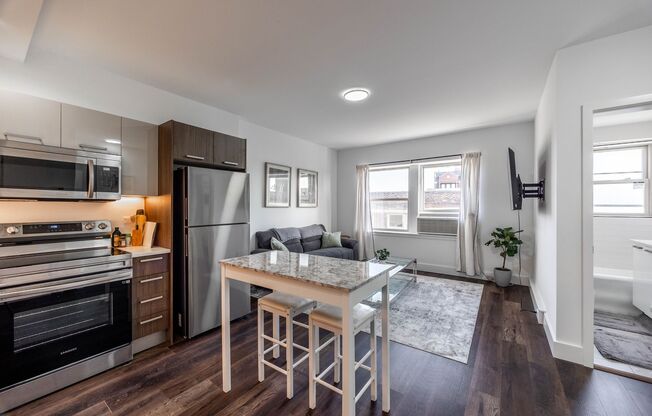 2 beds, 1 bath, $3,000, Unit 1555 - 404