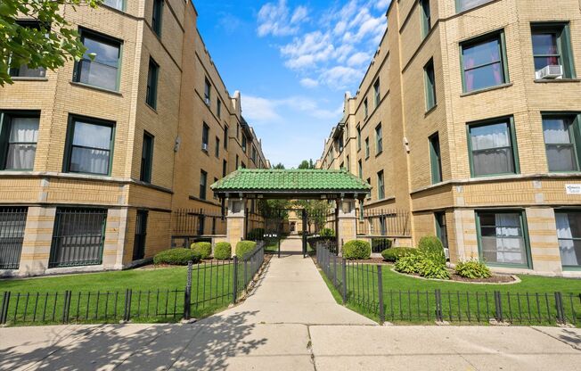 1 bed, 1 bath, 670 sqft, $1,795, Unit 2332.53B