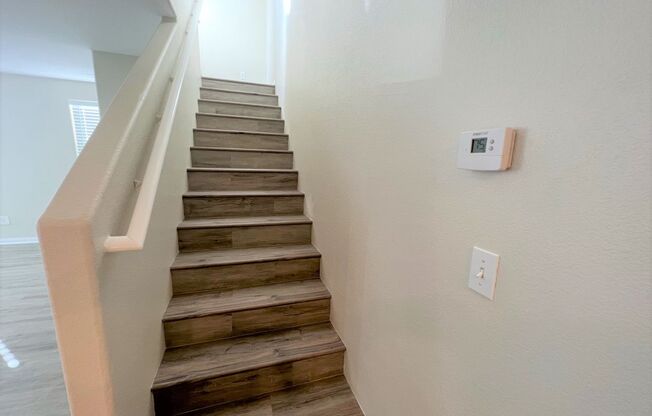 3 STORY, 2 PRIMARY BEDROOMS, LOCATED IN NORTHWEST