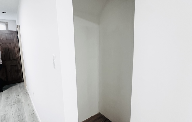 Studio, 1 bath, $2,500, Unit 1R