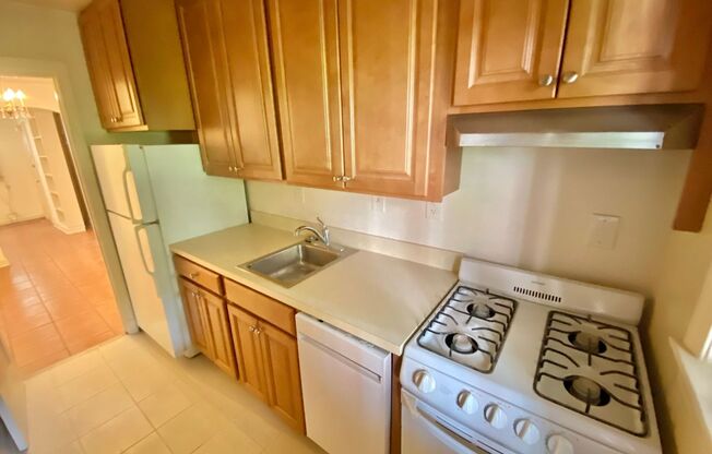 1 bed, 1 bath, 700 sqft, $1,895, Unit 02