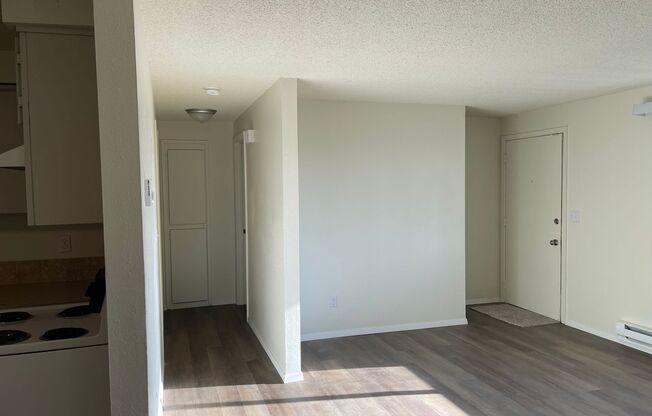 2 beds, 1 bath, 750 sqft, $1,275, Unit I