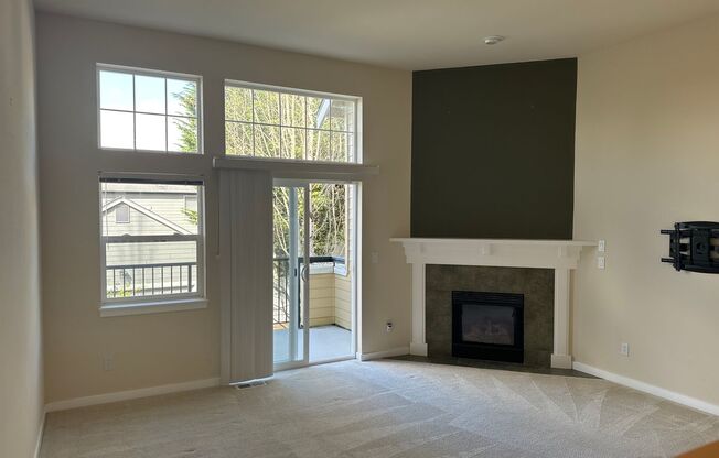 Beautiful 2 bedroom Townhouse in Issaquah Highland - Move in Ready