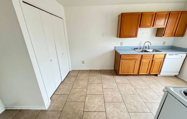 2 beds, 1 bath, 795 sqft, $725