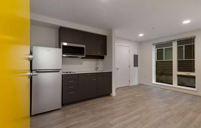 Studio, 1 bath, 250 sqft, $1,145, Unit 108