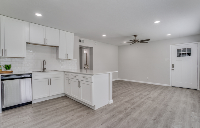 5444 Gaston Ave Apt. 101