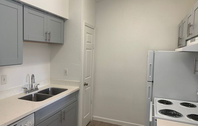 2 beds, 2 baths, 1,038 sqft, $1,215, Unit 0108