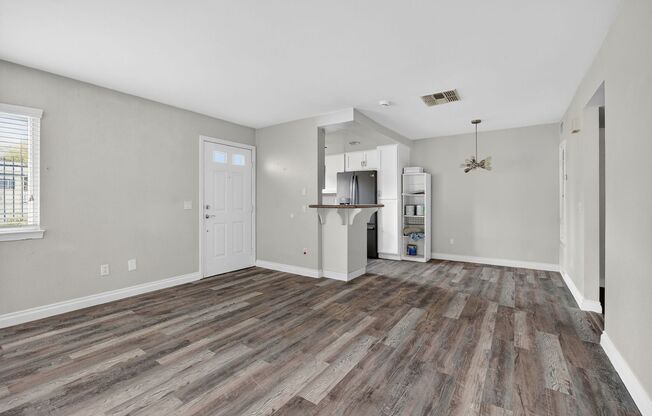 1 Bed /1 Bath Condo In Escondido- Water and Trash Included - Pool and Jacuzzi- Small Pets Accepted!!!