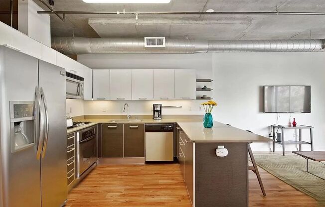 Beautiful Furnished Downtown Apartment For Rent!