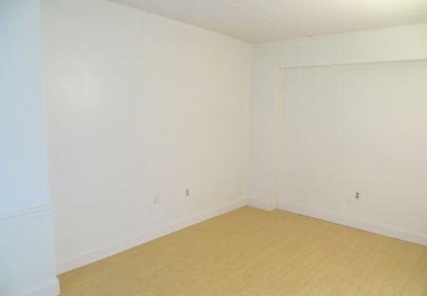 2 beds, 1 bath, 911 sqft, $3,800, Unit 65K