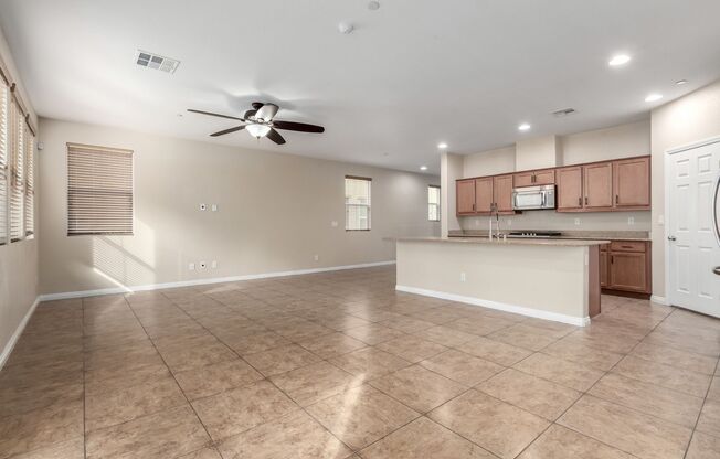 4 Bedroom Home in Henderson with Solar!