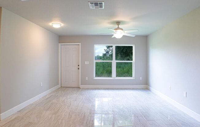 Splendid brand new duplex located in the heart of Fort Myers,  3-bedroom, 2-bathroom