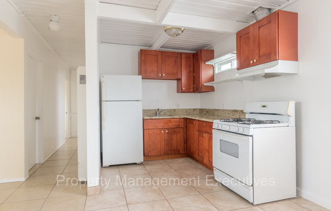 3 Bedroom, 1 Bath Apartment close to everything