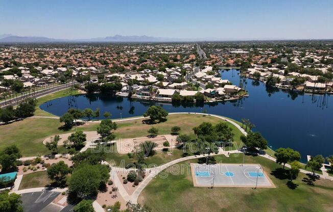 809 S LAGOON DR