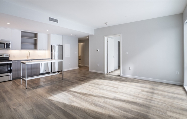 1 bed, 1 bath, 716 sqft, $4,030, Unit 406