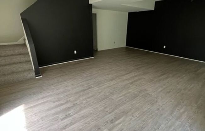 487 WHISPERING HLS DR