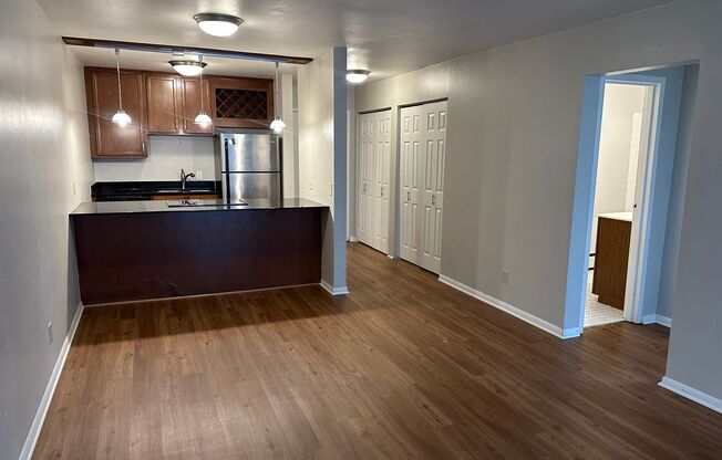 1 bed, 1 bath, 700 sqft, $1,295, Unit 309(R)