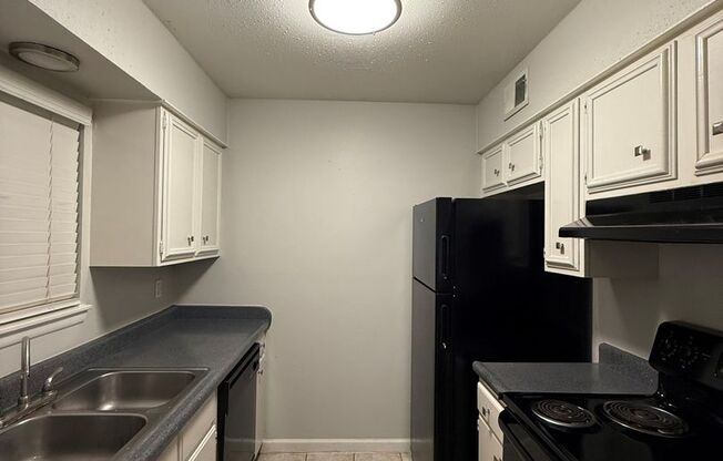 2 beds, 1 bath, 873 sqft, $948, Unit 01-0104