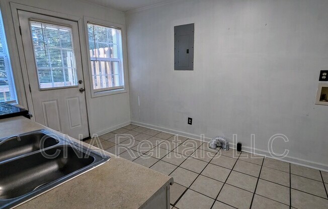 370 ROOSEVELT CIR NE