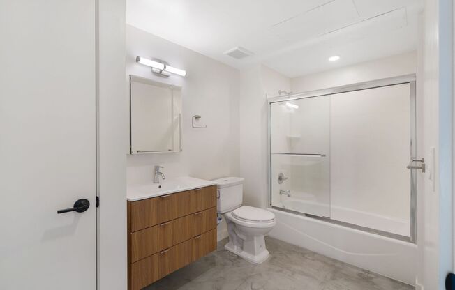 2 beds, 2 baths, 805 sqft, $2,925, Unit 419