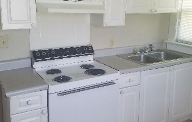 2 beds, 1 bath, 756 sqft, $800, Unit 300-A