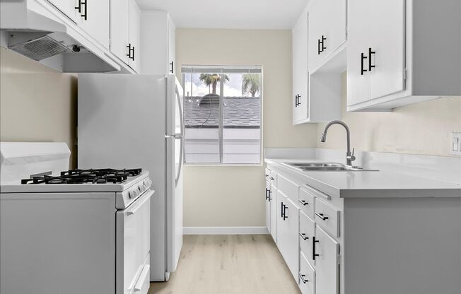 531 W HYDE PARK BLVD