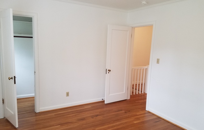 2 beds, 1 bath, 901 sqft, $1,895, Unit 32