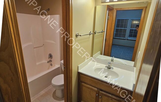 3 beds, 3 baths, 1,466 sqft, $1,675, Unit 6528