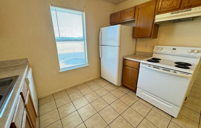 2 beds, 2 baths, $750, Unit Unit D