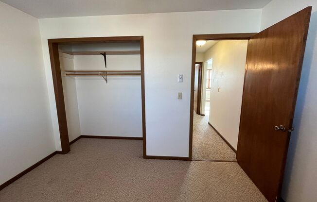 2 beds, 1 bath, 950 sqft, $1,300, Unit C