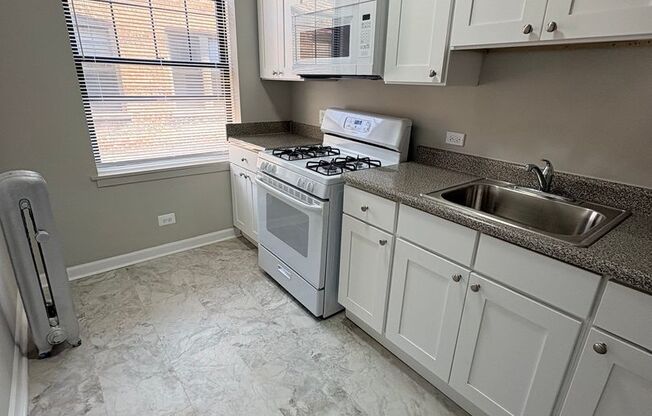 2 beds, 1 bath, 670 sqft, $1,200, Unit CA 133.5-3W