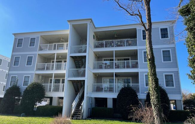Canal front condo, located just a mere mile to the beach!