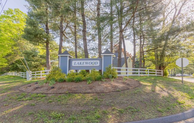 Beautifully Renovated 2 Bed, 2 Bath Colonial Home in Lakewood Community
