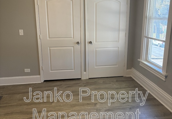 7111 S GREENWOOD AVE