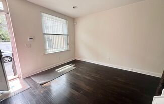 4 beds, 1 bath, $2,000